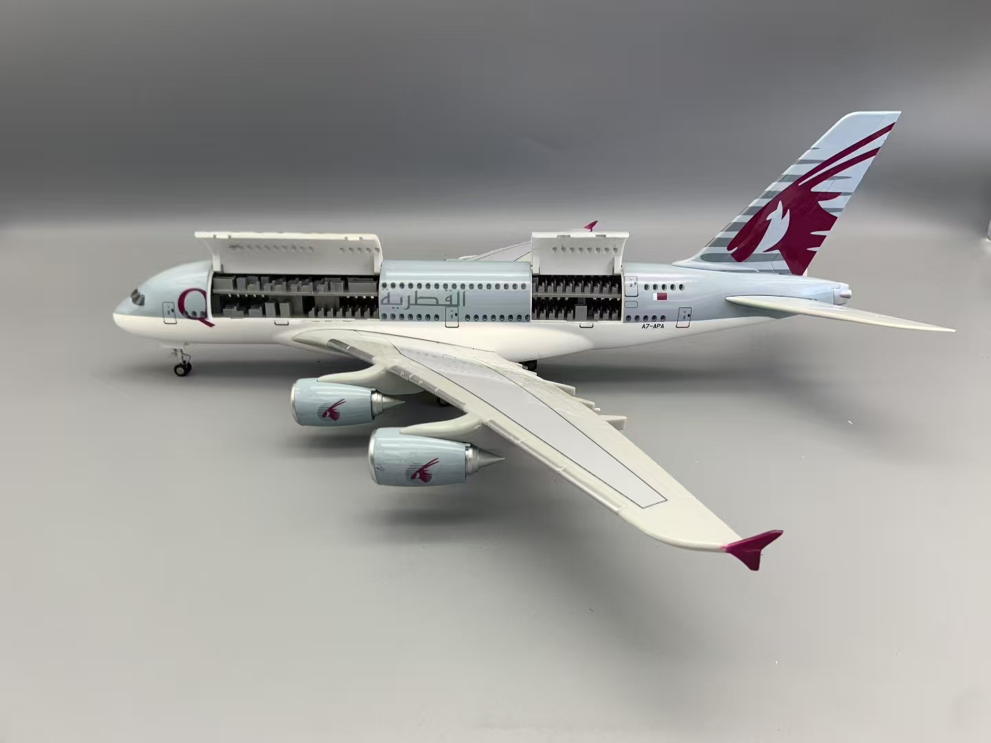 Kids Toys Qatar - Model Pesawat Qatar Airways A380 BARU